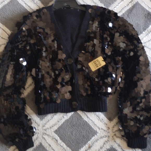 F21 Evening Wear Sweater. Brand New with Tags. To fit up to bellybutto        B3 - Picture 3 of 8